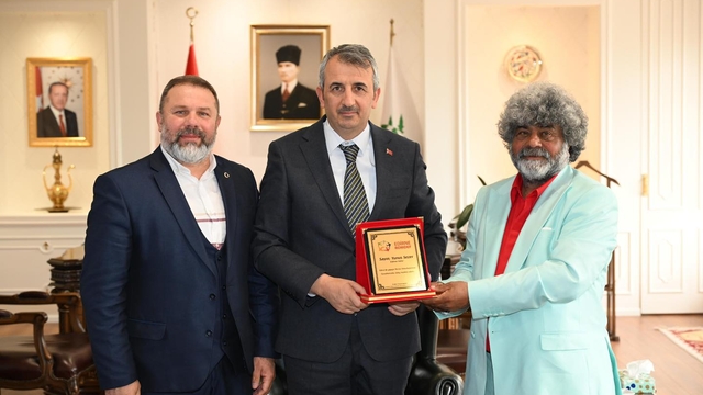 Edirne Valisi Sezer'e Dünya Romanlar Günü ziyareti