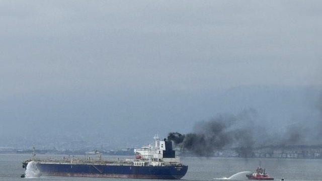 40 bin ton fuel oil yüklü tankerin makine dairesinden çıkan yangın kontrol altına alındı