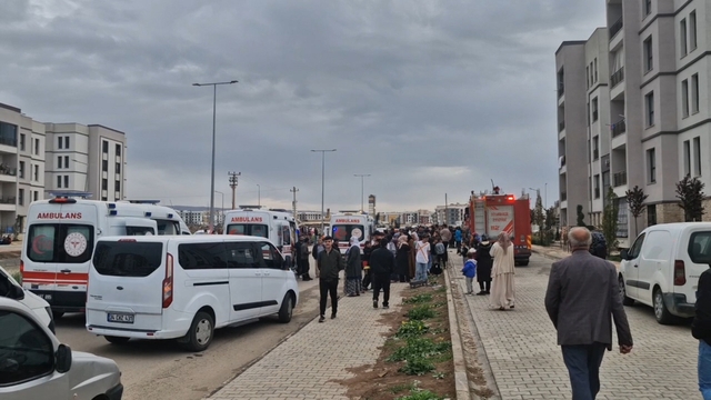 Diyarbakır'da apartman yangını; 5 kişi dumandan etkilendi