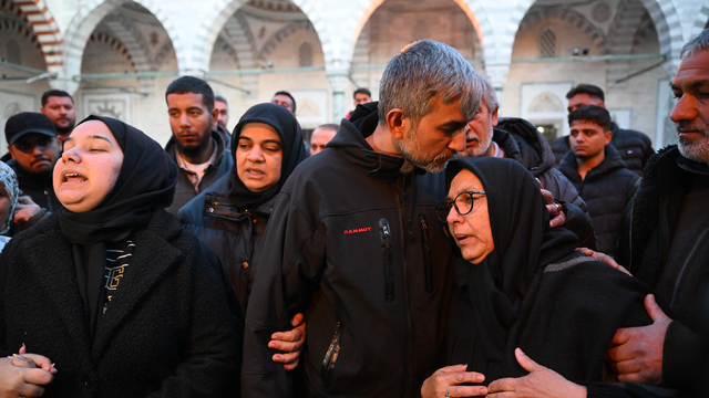 Edirne'de vatandaşlar 15 yaşındaki kızın öldürülmesine tepki için yürüdü