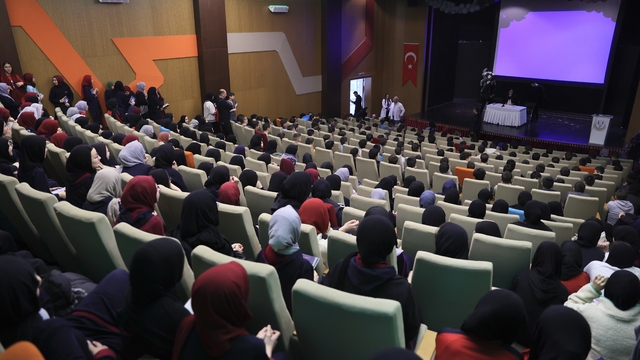 İtalyan yazar Peretti, Kayseri'de öğrencilerle buluştu