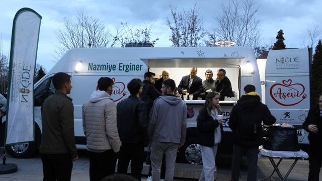 Niğde Belediyesinden üniversite öğrencilerine çorba ikramı