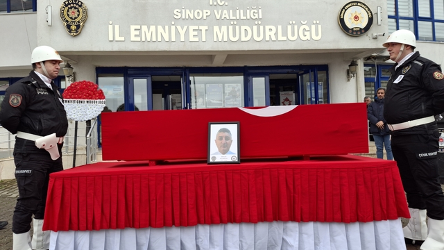 Sinop'ta kalp krizi sonucu vefat eden polis memuru için tören düzenlendi