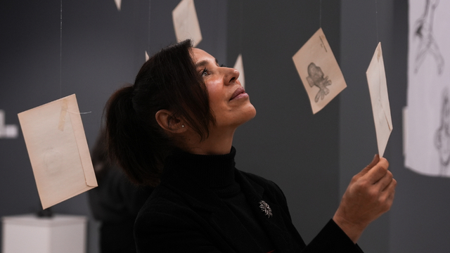 Otizmli sanatçı Remzi Yılmaz'ın "Sessizliğin Yankıları" sergisi açıldı