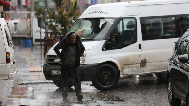 Ardahan'da etkili olan sağanak hayatı olumsuz etkiledi