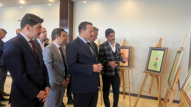 Sivrice'de ebru sergisi açıldı