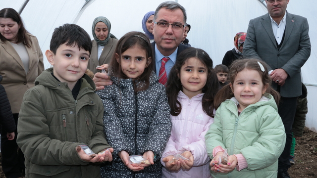 Yozgat'ta ata tohumları miniklerin ellerinde filizlenecek