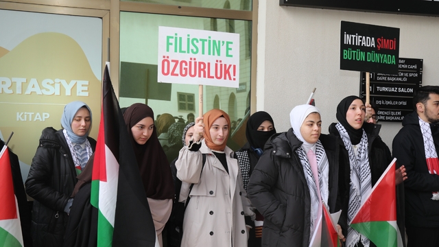 Bursa'da üniversite öğrencileri İsrail'in Gazze'ye yönelik saldırılarını protesto etti