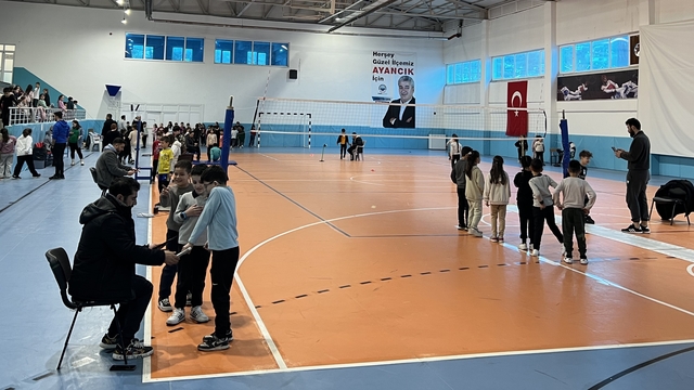 Ayancık'ta öğrenciler arası yetenek taraması yapıldı