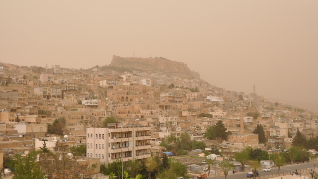 Mardin'de toz taşınımı, araçlar tozla kaplandı (3)