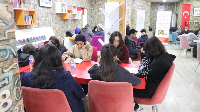 Siirt'te, 61. Kütüphaneler Haftası kapsamında kitap okuma etkinliği düzenlendi