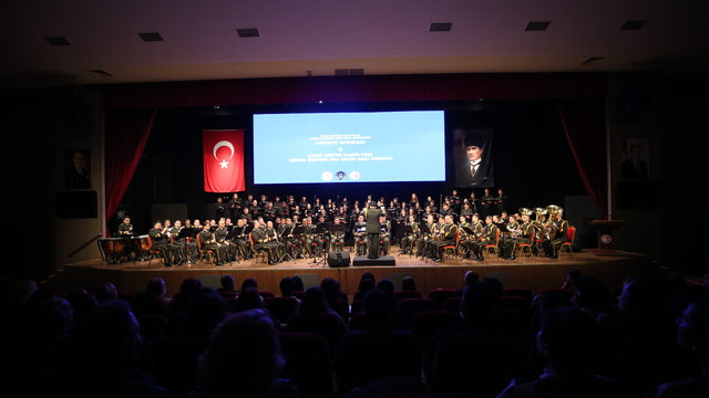 Armoni Mızıkası Komutanlığı ile ÇOMÜ Müzik Eğitimi Anabilim Dalı öğrencilerinden ortak konser