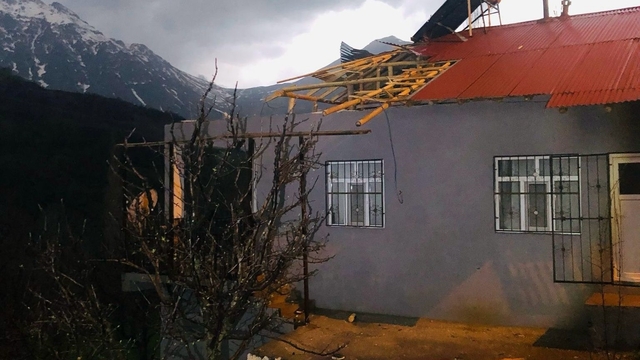 Hakkari'de kuvvetli rüzgar nedeniyle eğitim-öğretime ara verildi