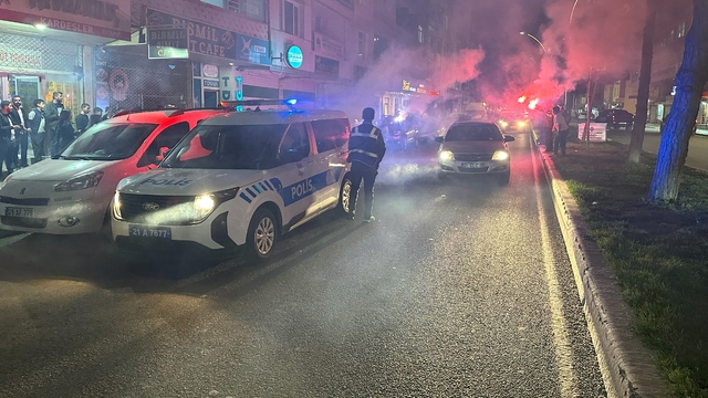 Diyarbakır'da 'kavga' ihbarına giden polislere sürpriz kutlama