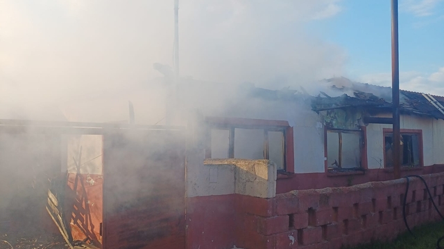 Çanakkale'de evde çıkan yangında dumandan etkilenen kadın öldü