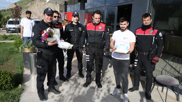 Siirt'te "kavga" ihbarına giden polisler sürpriz kutlamayla karşılaştı