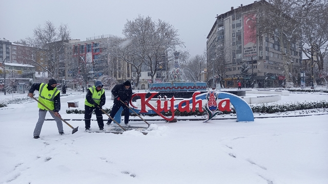 Bursa ve çevre illerde kar yağışı etkili oldu