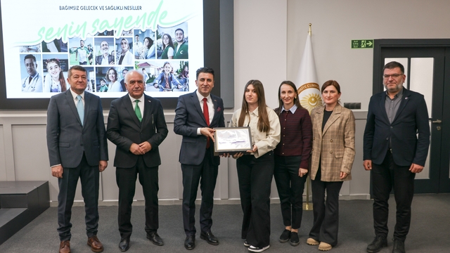 Bilecik'te Sağlıklı Nesil Sağlıklı Gelecek Yetenek Yarışması'nda dereceye giren öğrenciler ödüllendirildi