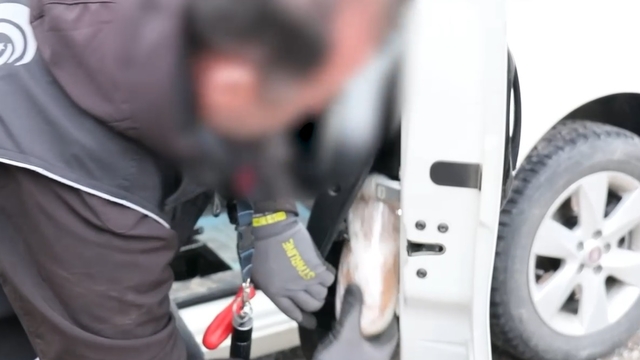 Hafif ticari araçta 9 kilo metamfetamin ele geçirildi; 3 gözaltı