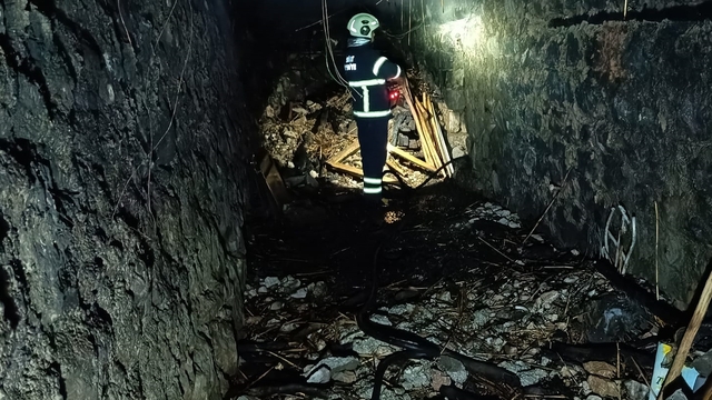 Siirt'te ahırda çıkan yangın söndürüldü