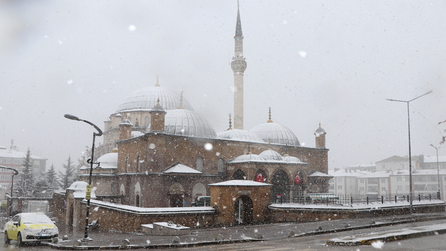 Yozgat'ta kar yağışı etkili oluyor