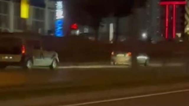 'Dur' ihtarına uymayan sürücü, otomobiliyle ters yöne girdi