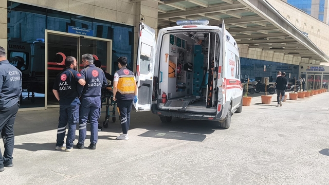 Siirt'te şarampole devrilen otomobildeki 3 kişi yaralandı