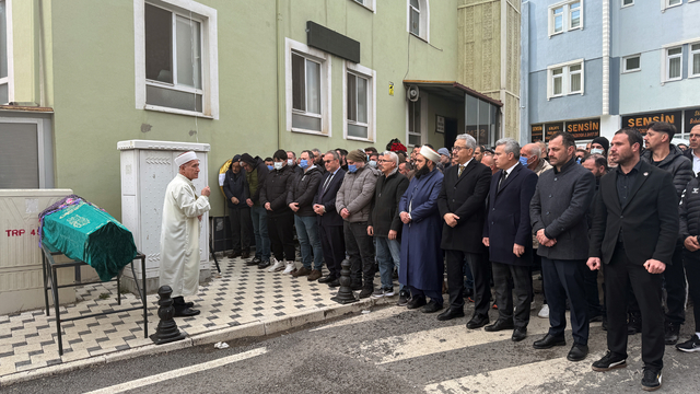 Kocaeli'de menenjit tedavisi gördüğü hastanede ölen çocuğun cenazesi toprağa verildi