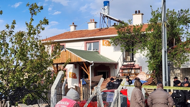 Eşini öldürüp, intihar etti