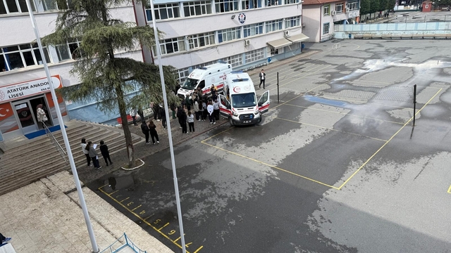 Sakarya'da 9 öğrenci, gıda zehirlenmesi şüphesiyle hastanelik oldu