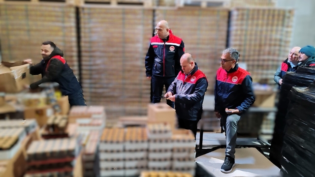 Kırklareli'de kayıtsız depoda 1 milyon adet sahte enerji içeceği ele geçirildi