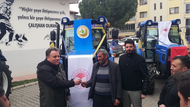 Hanönü'de ORKÖY projesi kapsamında Vatandaşlara Traktör Desteği Verildi.