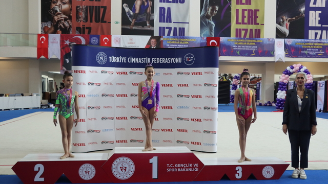 Ritmik Cimnastik Küçükler Federasyon Kupası Mersin'de başladı