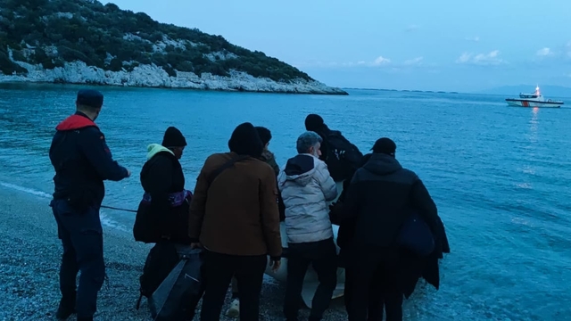 İzmir'de 13 düzensiz göçmen yakalandı