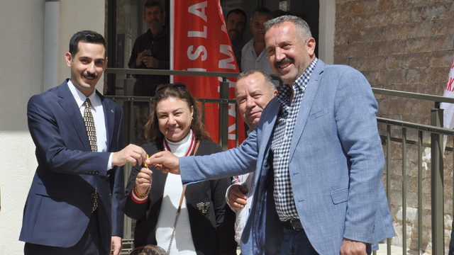 Gaziantep'te 42 konut ve 28 iş yeri hak sahiplerine teslim edildi