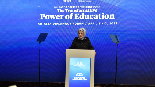 Emine Erdoğan: Çocukların uykularında bombalarla öldürüldüğü dünya, masumiyetini kaybetmiştir