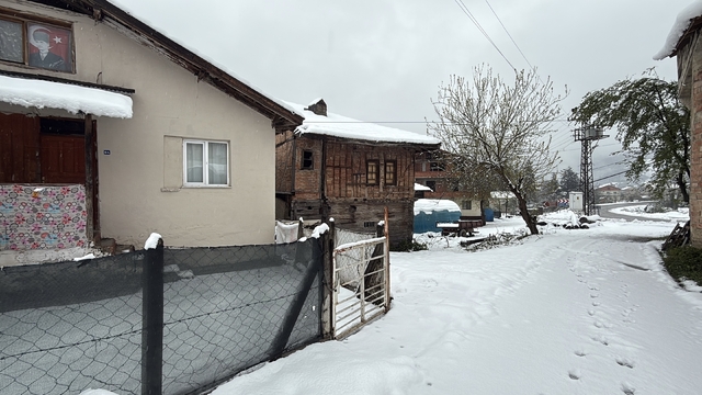 Bartın'da kar yağışı nedeniyle 28 köy yolu ulaşıma kapandı