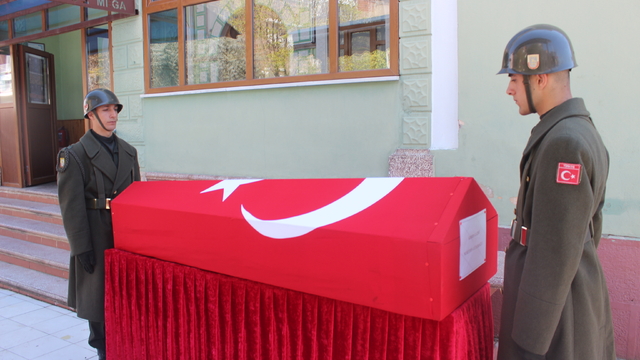 İzmir'de vefat eden Kıbrıs gazisi son yolculuğuna uğurlandı