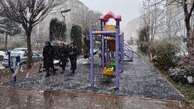 Yozgat'ta kar yağışı etkili oluyor