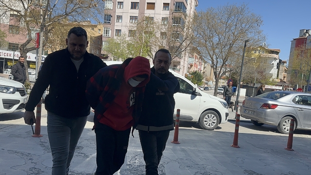 GÜNCELLEME 2 - Konya'da hastalara yönelik uygunsuz yazışmalarda bulundukları iddia edilen 2 doktor adliyeye sevk edildi