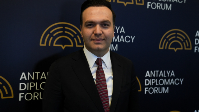 AK Parti Gençlik Kolları üyeleri, Antalya Diplomasi Forumu'nda Gazze'ye dikkati çekti