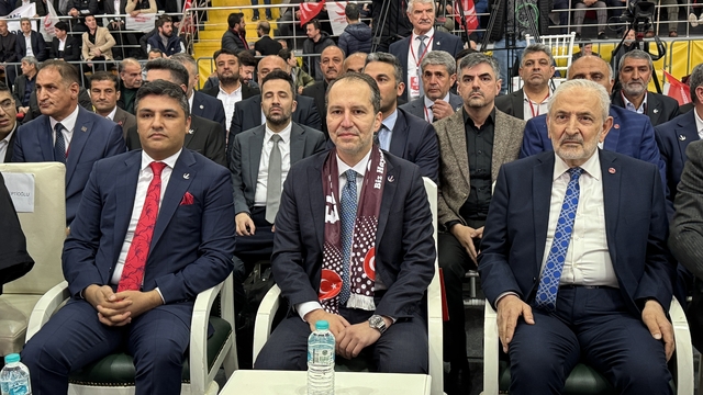 Yeniden Refah Partisi Genel Başkanı Erbakan, Elazığ'da partisinin il kongresine katıldı