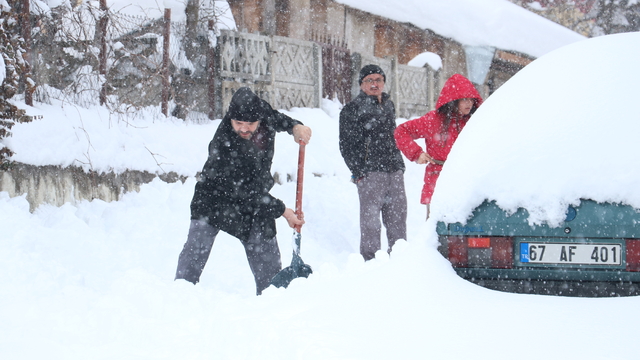 Kastamonu'da kar kalınlığı yarım metreyi geçti