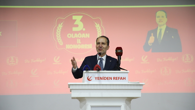 Yeniden Refah Partisi Genel Başkanı Erbakan, Bingöl'de partisinin il kongresine katıldı