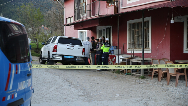 Denizli'de bir kişi kardeşi ve yengesini tüfekle öldürdü