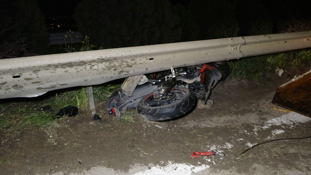 Bursa'da önce kamyonete ardından bariyerlere çarpan motosiklet sürücüsü hayatını kaybetti