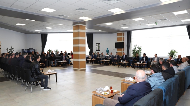 Bitlis Eren Üniversitesi personelinden Rektör Elmastaş'a hayırlı olsun ziyareti