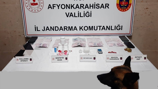 Afyonkarahisar'da uyuşturucu operasyonunda 4 zanlı yakalandı