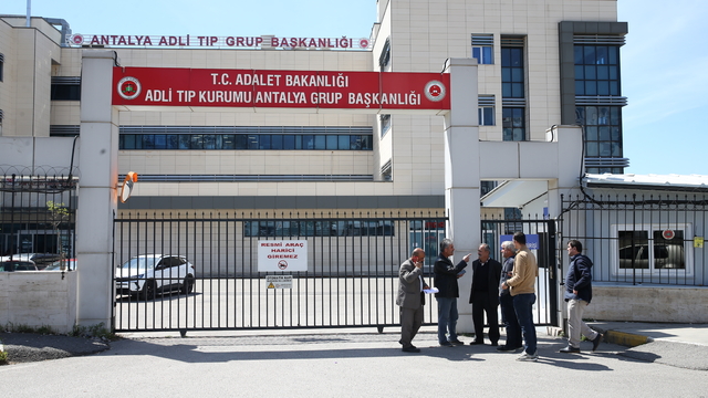 Antalya'da karbonmonoksitten ölen 3 kişinin cenazeleri yakınlarına teslim edildi