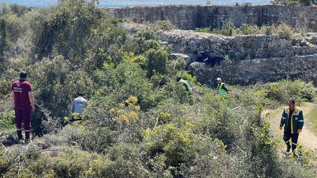 Mersin Kızkalesi çevresinde temizlik çalışması yapıldı